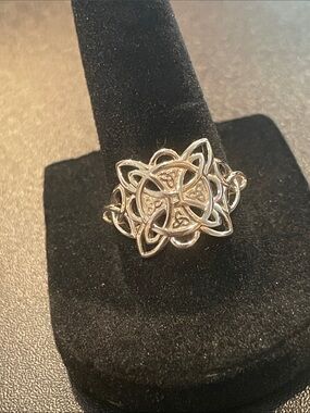 Silver tone Celtic Knot Statement Ring - Women's Jewelry B9